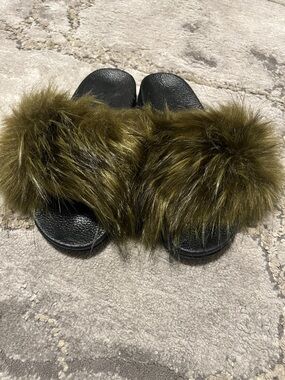 Faux Fur Slide Sandals - Olive Green